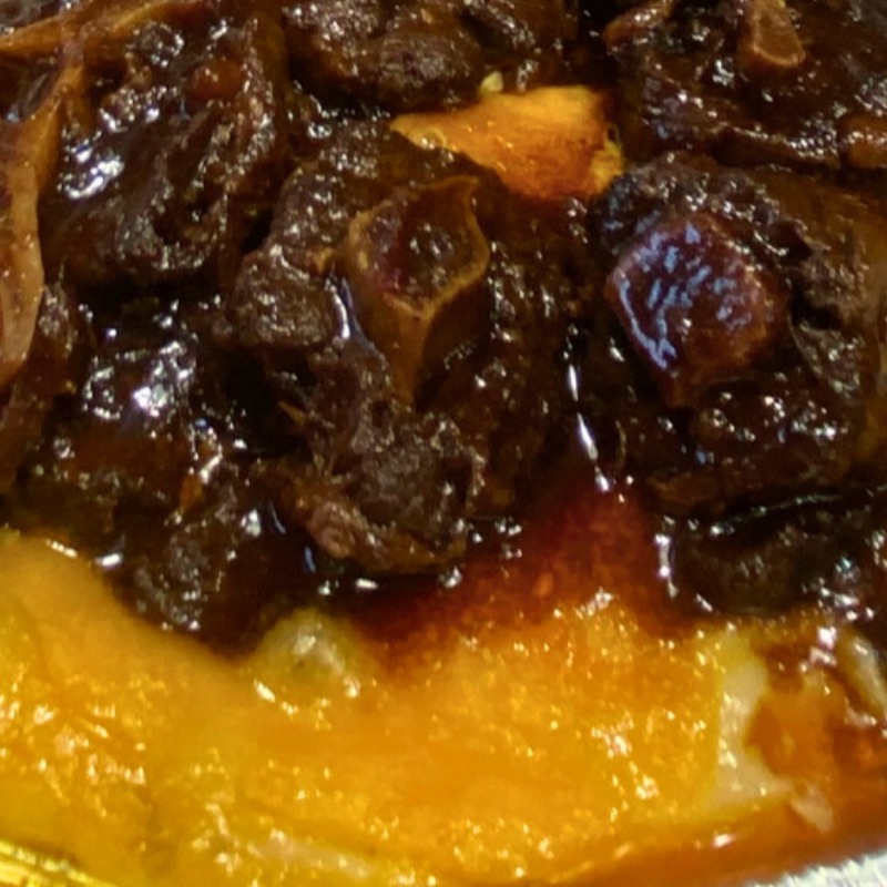 Oxtail (Mac N Cheese)