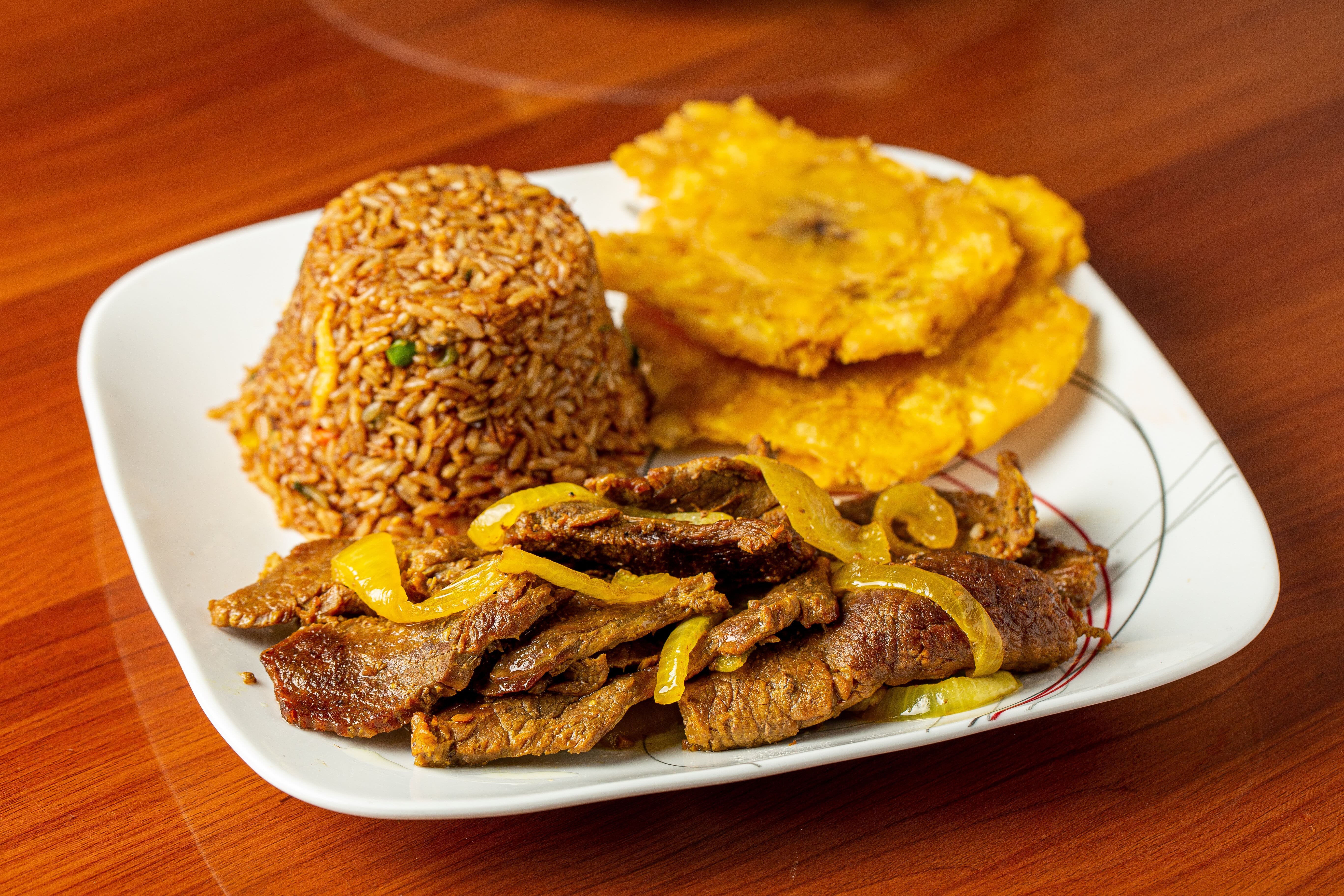 Bistec Encebollado / Steak with Onions Combo