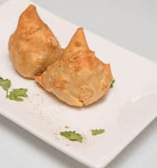 1. Samosa (Veg)