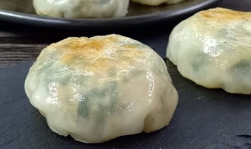 Deep Fried Shrimp & Chives Dumpling 香煎韭菜饼