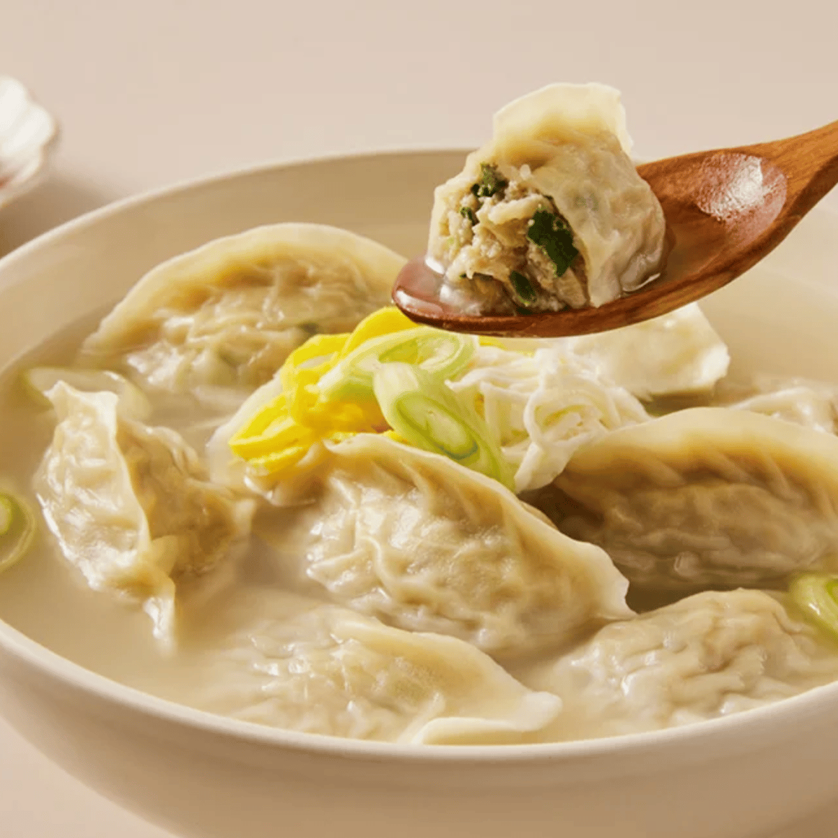 Mandoo Guk (Dumpling Soup)
