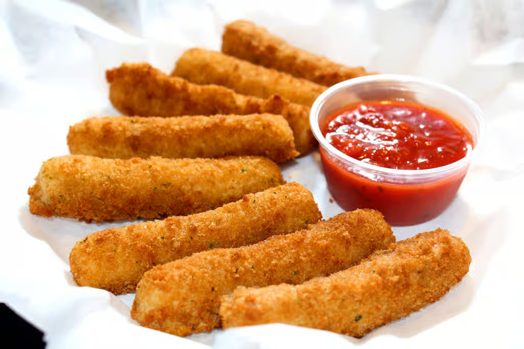 Mozzarella Sticks (6 Pcs)