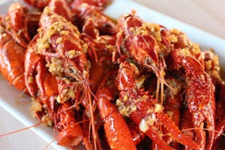 S60. Crawfsh with Garlic Butter sauce (1 lb) Tôm Đồng