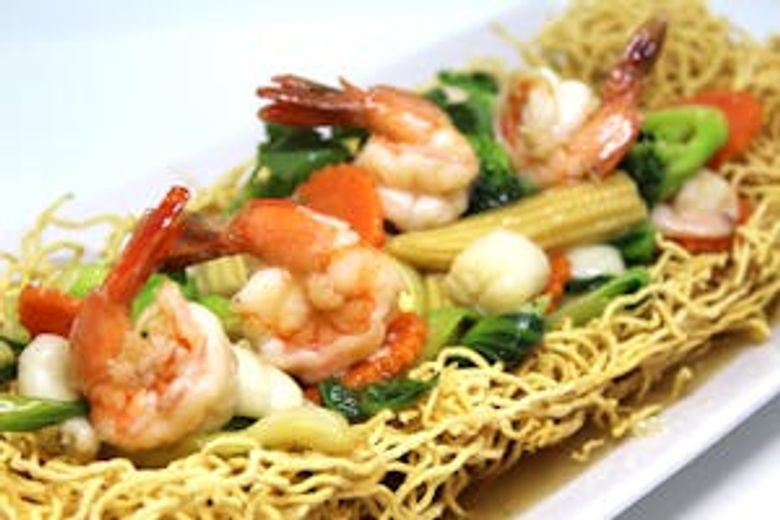 N100. Seafood Crispy Noodle: Shrimp, Scallop, Calamari (Mì Xào Giòn Đồ Biển)