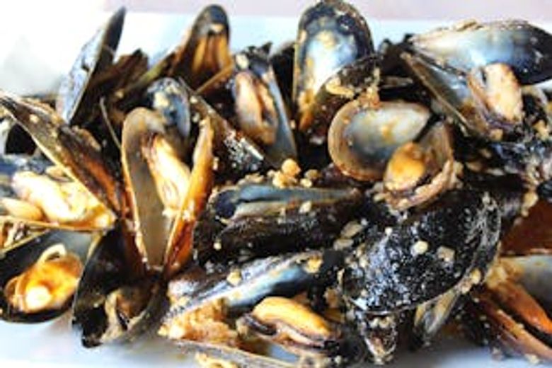 S65. Mussels with Garlic Butter sauce (1 lb)