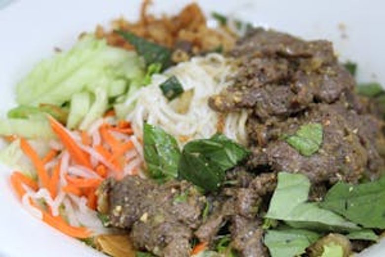 V56.Tenderloin beef Stir-fried w/Lemongrass  (Bò Xào Xả)