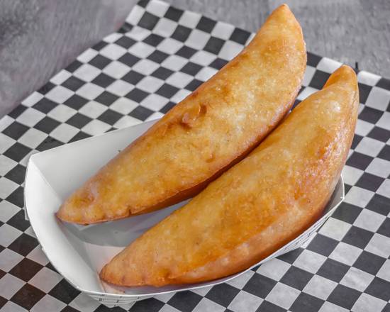 Cheese empanada (Empanada de queso)