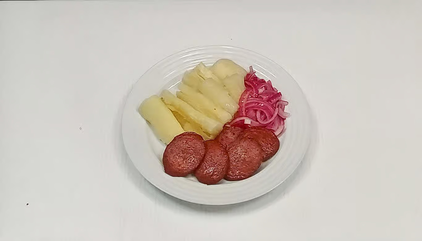 Yuca con Salami - Huevo y Queso/Boiled Cassava -salami -eggs and cheese