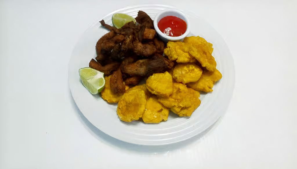 Carnitas de cerdo Frita con tostones /Fried Pork Strips
