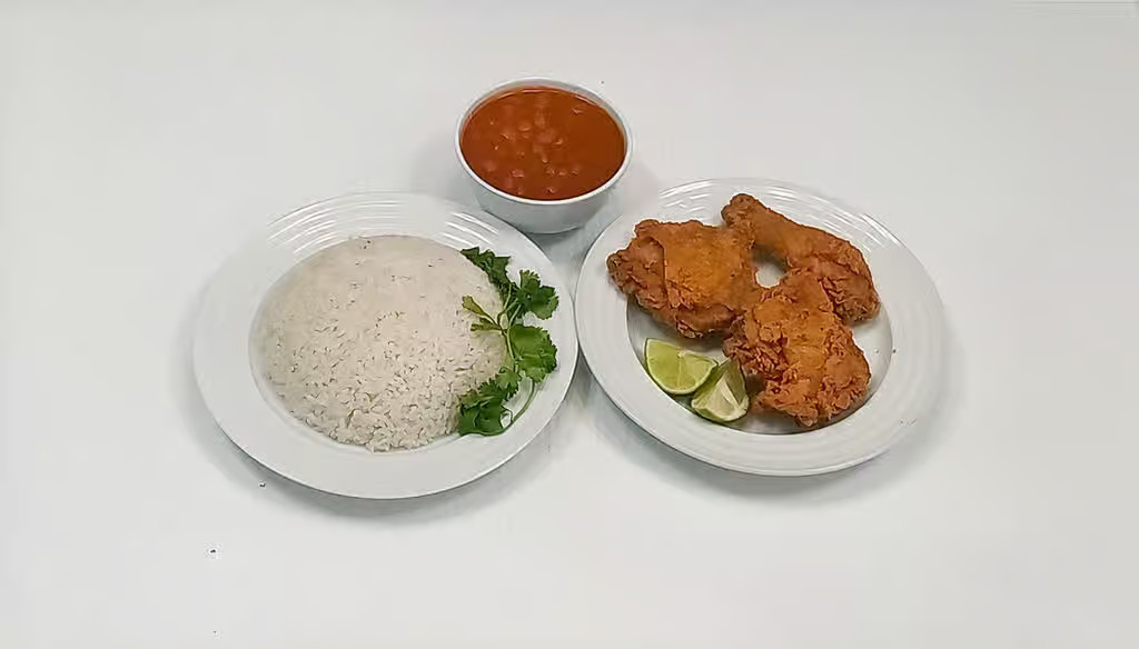 Fried Chicken w Rice and Beans/Pollo Frito con Arroz y Haabichuelas