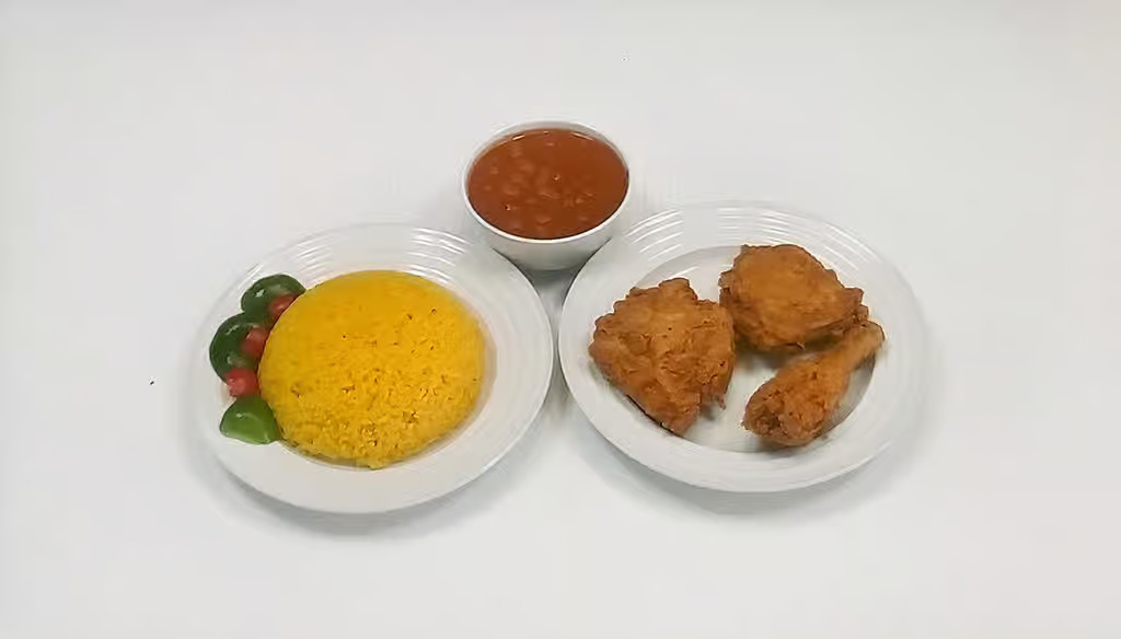 Fried Chicken W Yellow Rice/Pollo Frito con Arroz Amarillo