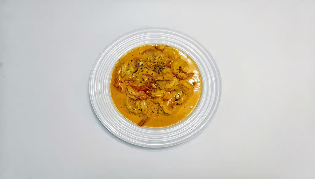 Garlic Shrimp and Side/Camarones al Ajillo y Acompañante