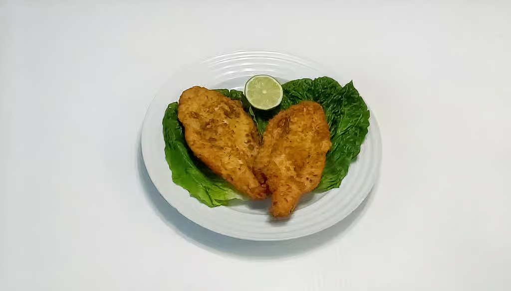 Breaded Chicken Breast w salad/ Pechuga de Pollo Empanizada con ensalada
