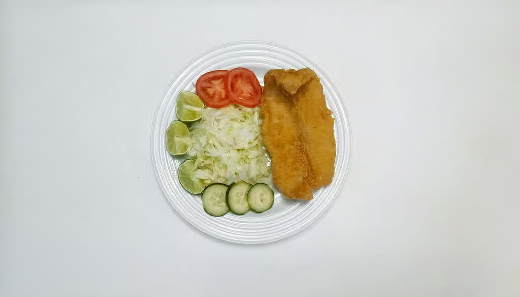 Fried Breaded Fillet Of Fish w salad /Frito Empanizado Filete de Pescado con Ensalada