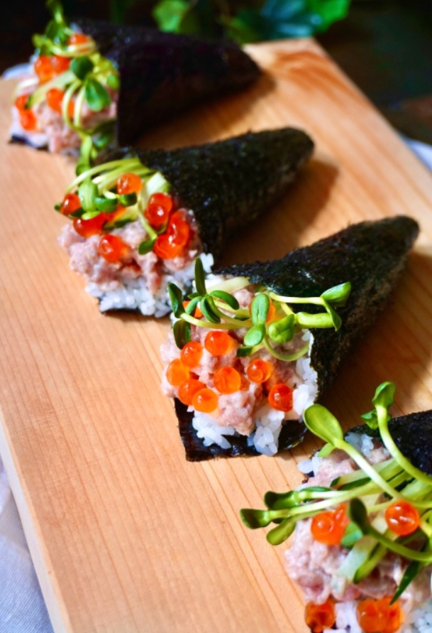 Red & Pink Hand Roll