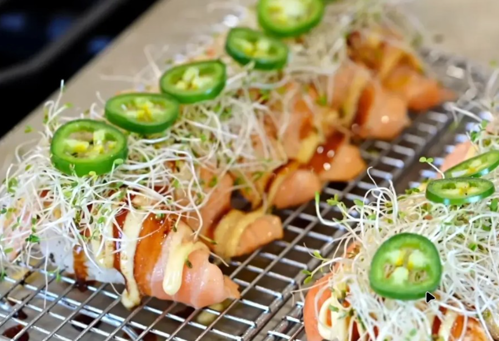 Green Salmon Sushi