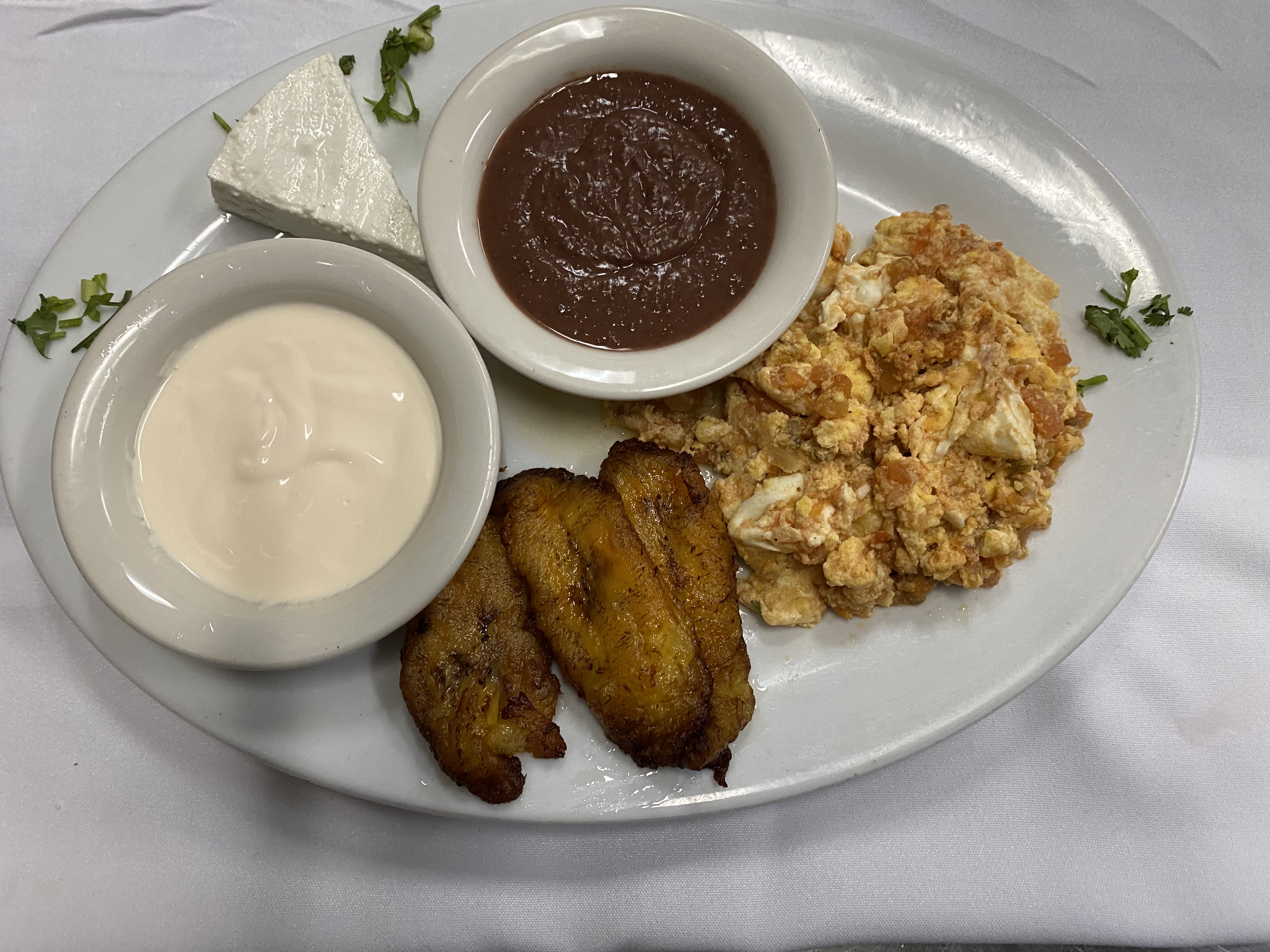 Desayuno Típico Salvadoreño | Traditional Salvadoran Breakfast