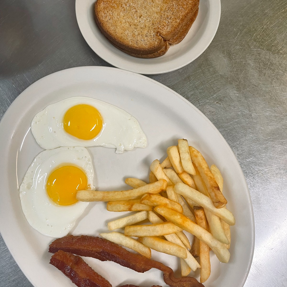 Huevos Fritos con Tocineta / Fried Eggs with Bacon