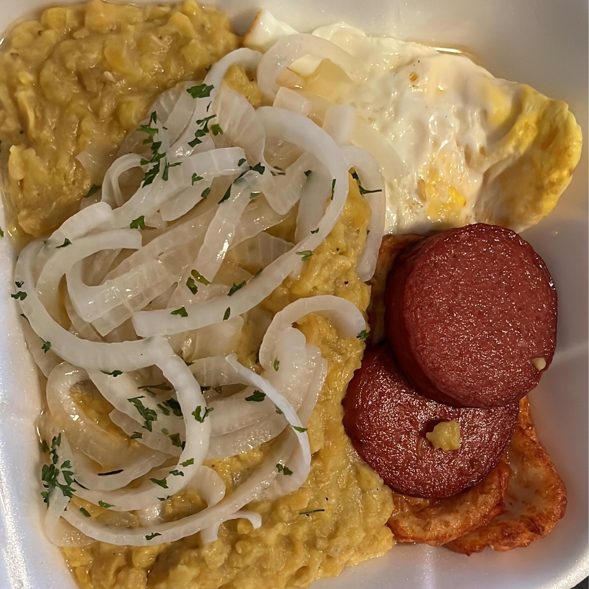 Mangu, 2 Huevos, Salami y Queso Frito