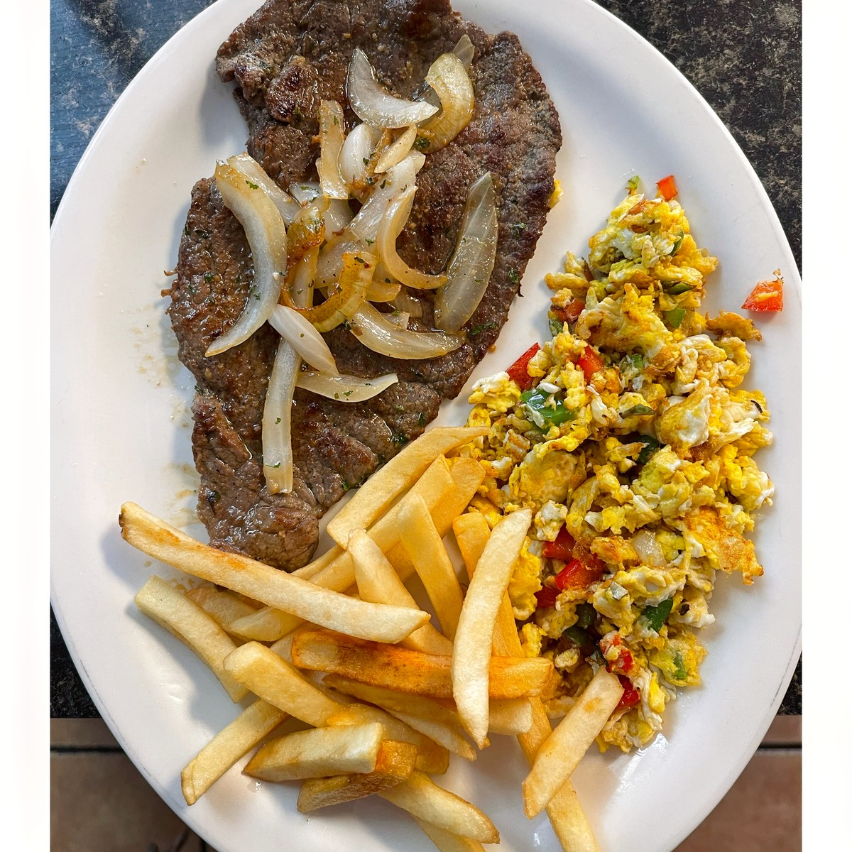 Bistec de Palomilla con Huevos y Papa Fritas / Steak with Eggs and French Fries