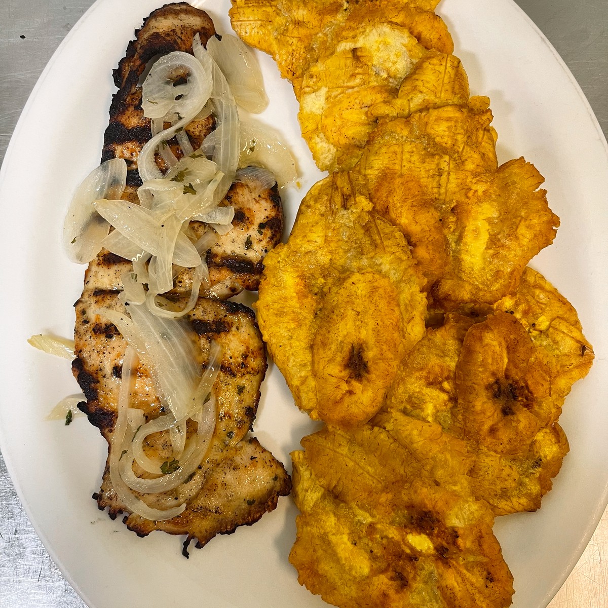 Pechuga a la Plancha (8 oz) / Grilled Chicken Breast (8 oz)