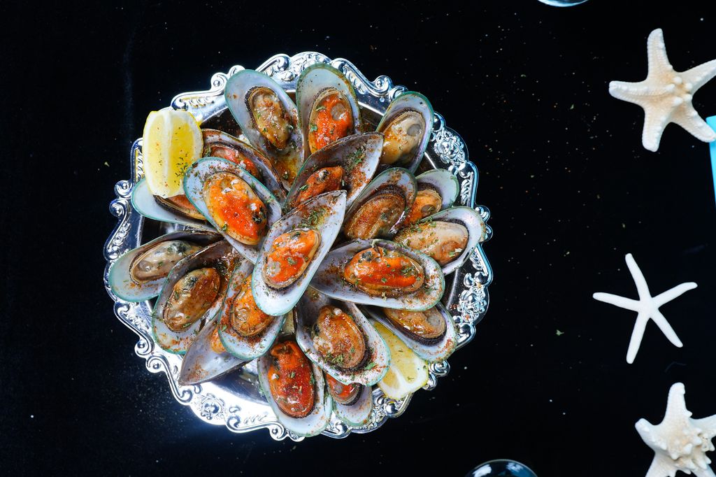 New Zealand Green Shell Mussels on Half shell (6 pcs)