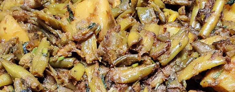 Aloo Phalli (Stream Beans and Potato)