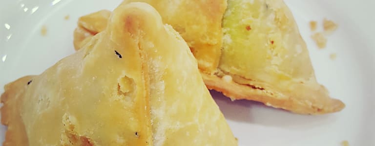 Chicken Samosas (2 pic)