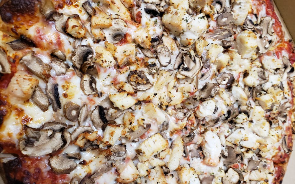Polo Funghi Pizza
