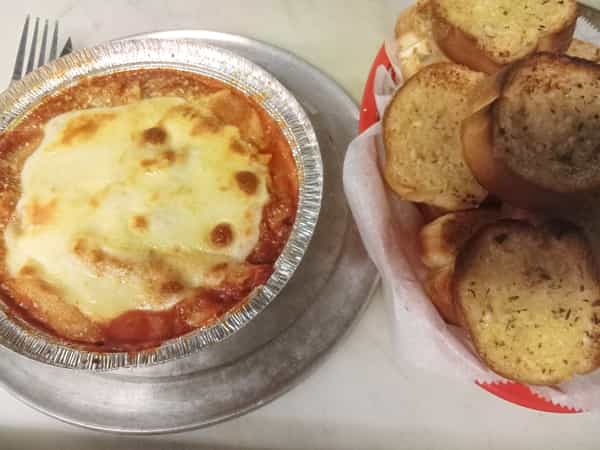 Baked Ziti with Garlic Bread
