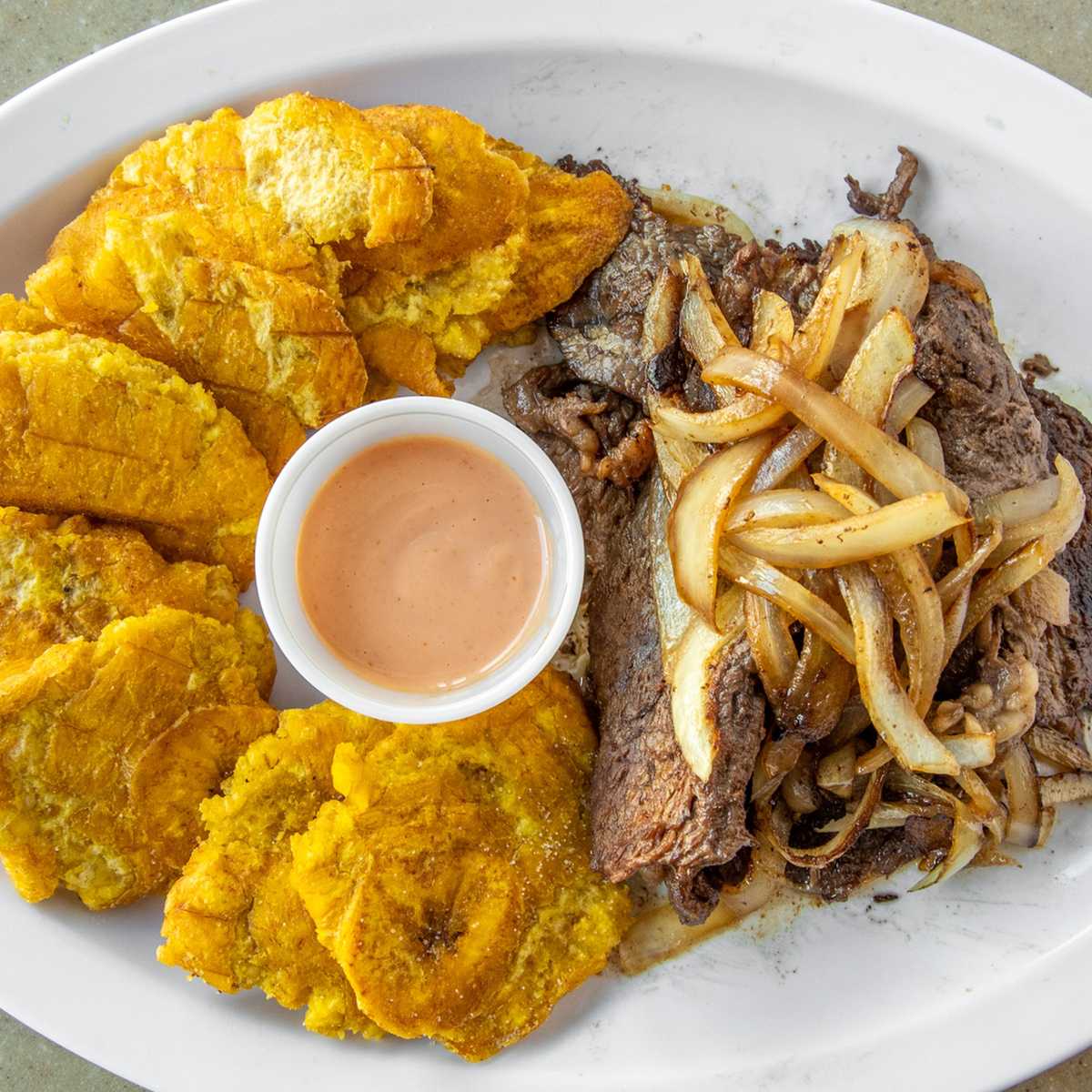 Bistec Encebollado Platter