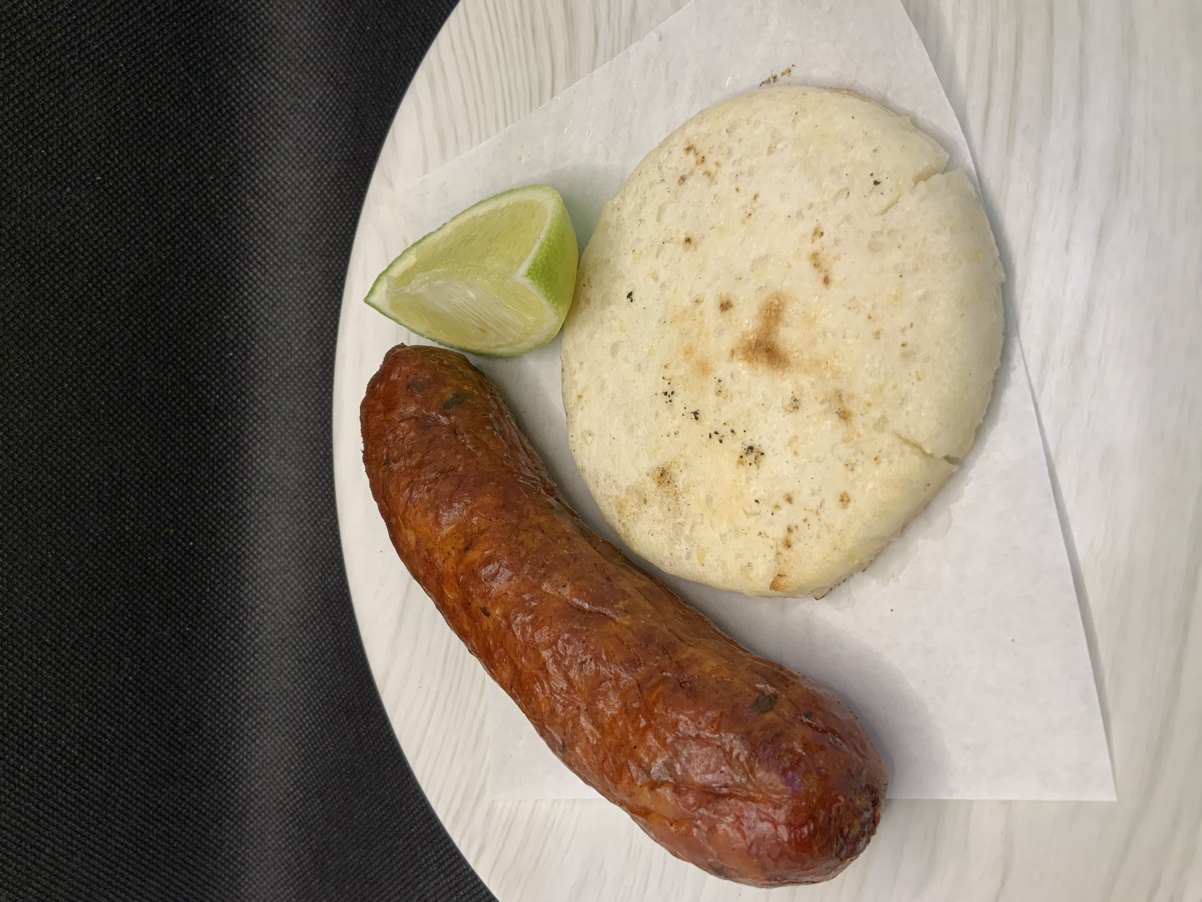 Colombian chorizo, Chorizo con Arepa