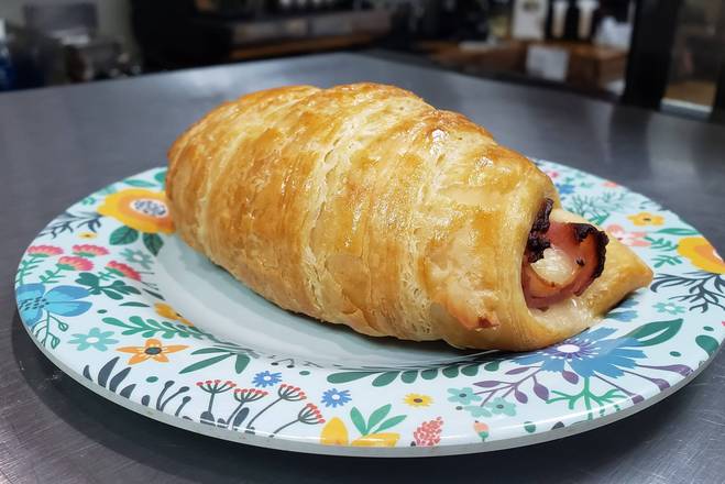 Croissant with Cheese