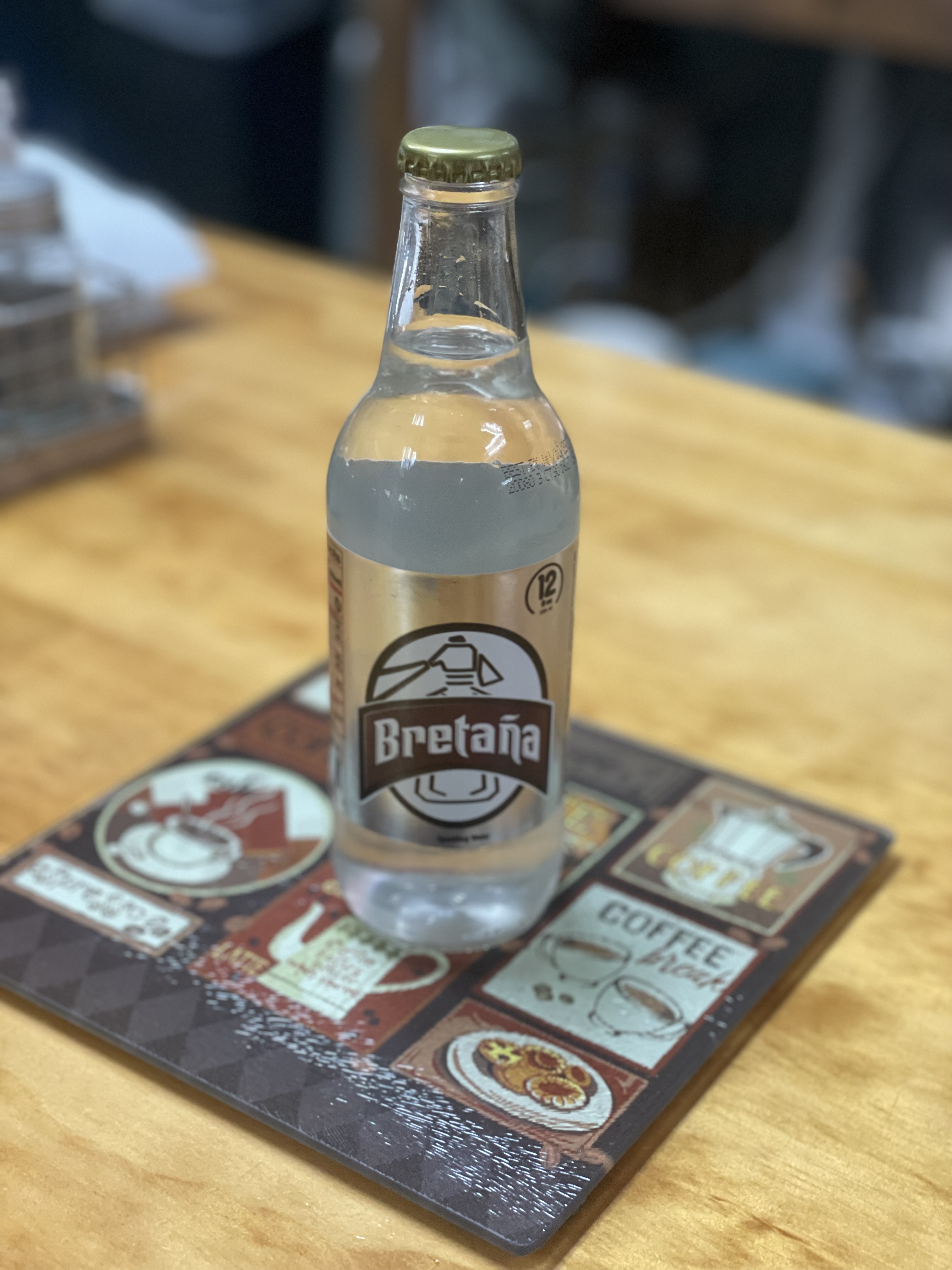 12 oz Bretaña Sparkling Water