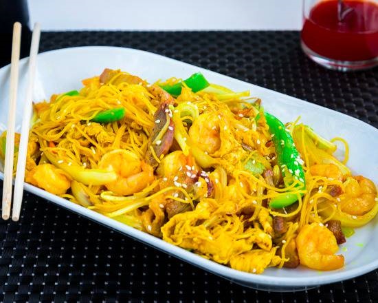 Singapore Rice Vermicelli with Shrimp, Pork in Curry Sauce