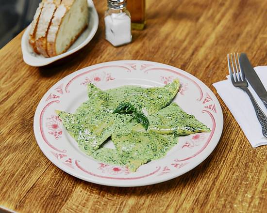 Ravioli Di Fonduta E Spinaci Al Pesto Genovese
