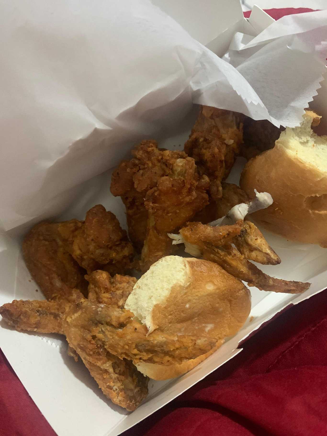 4 Pieces Chicken Wings Special & 2 Roll