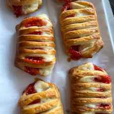 Strawberry & Cream Cheese Croissant