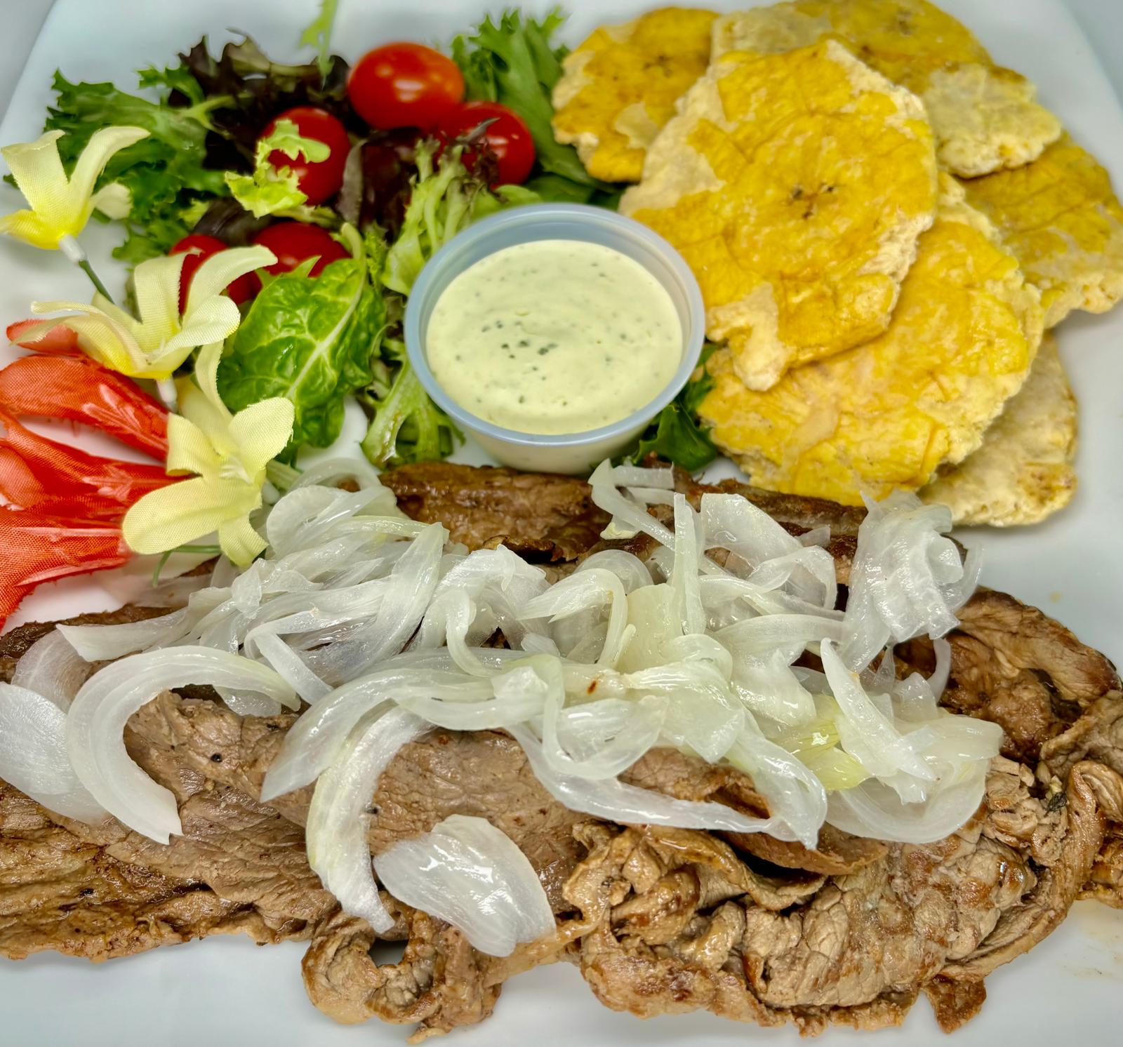 BISTEC ENCEBOLLADO/STEAK WITH SAUTEED ONION