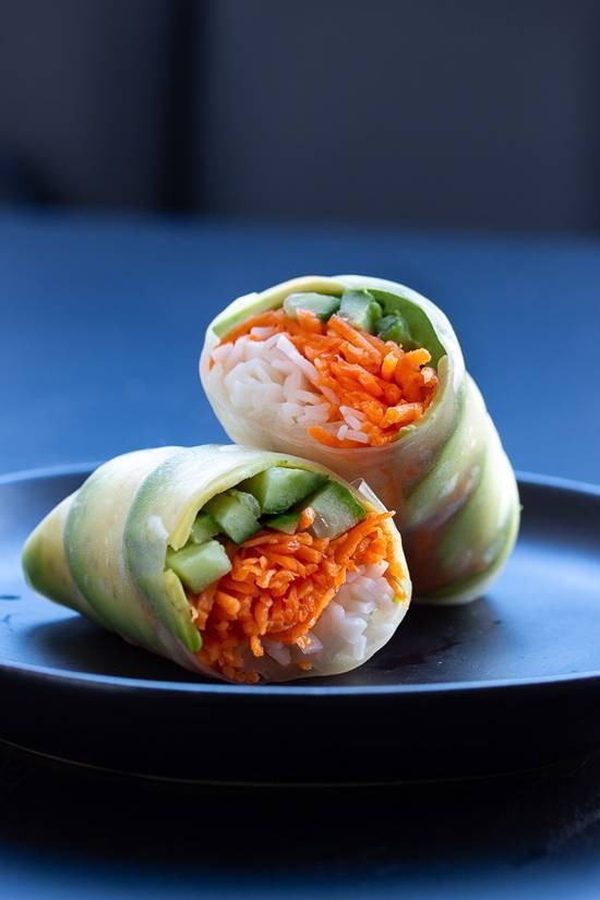 Avocado rice paper wrap with veggies, soba noodles & Thai peanut dressing
