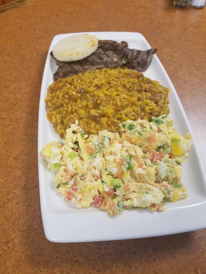 Calentado Mixto (Carne, Huevos y Arepita)