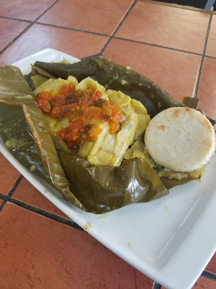 Tamal Colombiano con Arepita