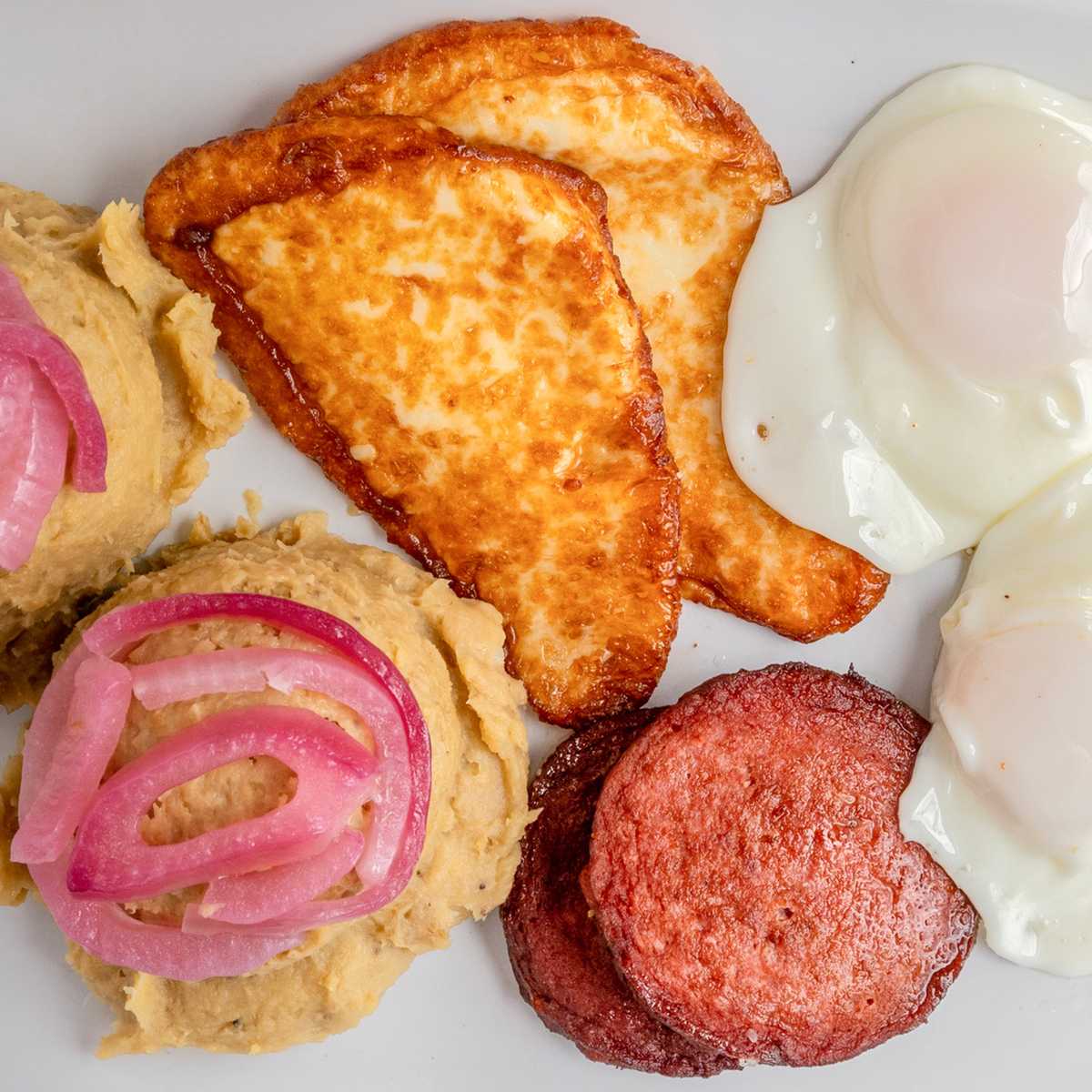 3 Golpes (Salami, Queso, Huevo Y Mangu)