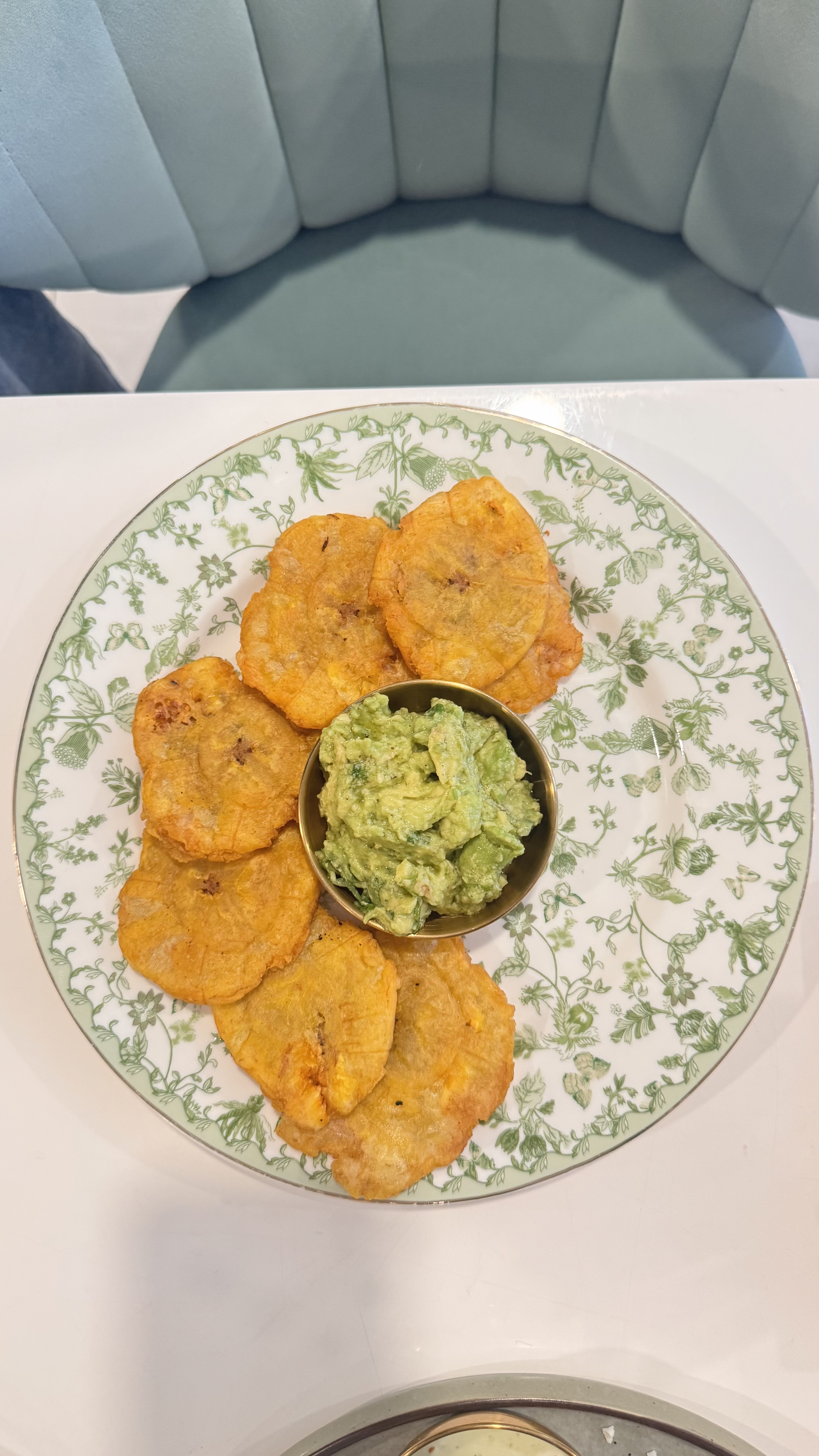 TOSTONES DORADOS CON GUACAMOLE