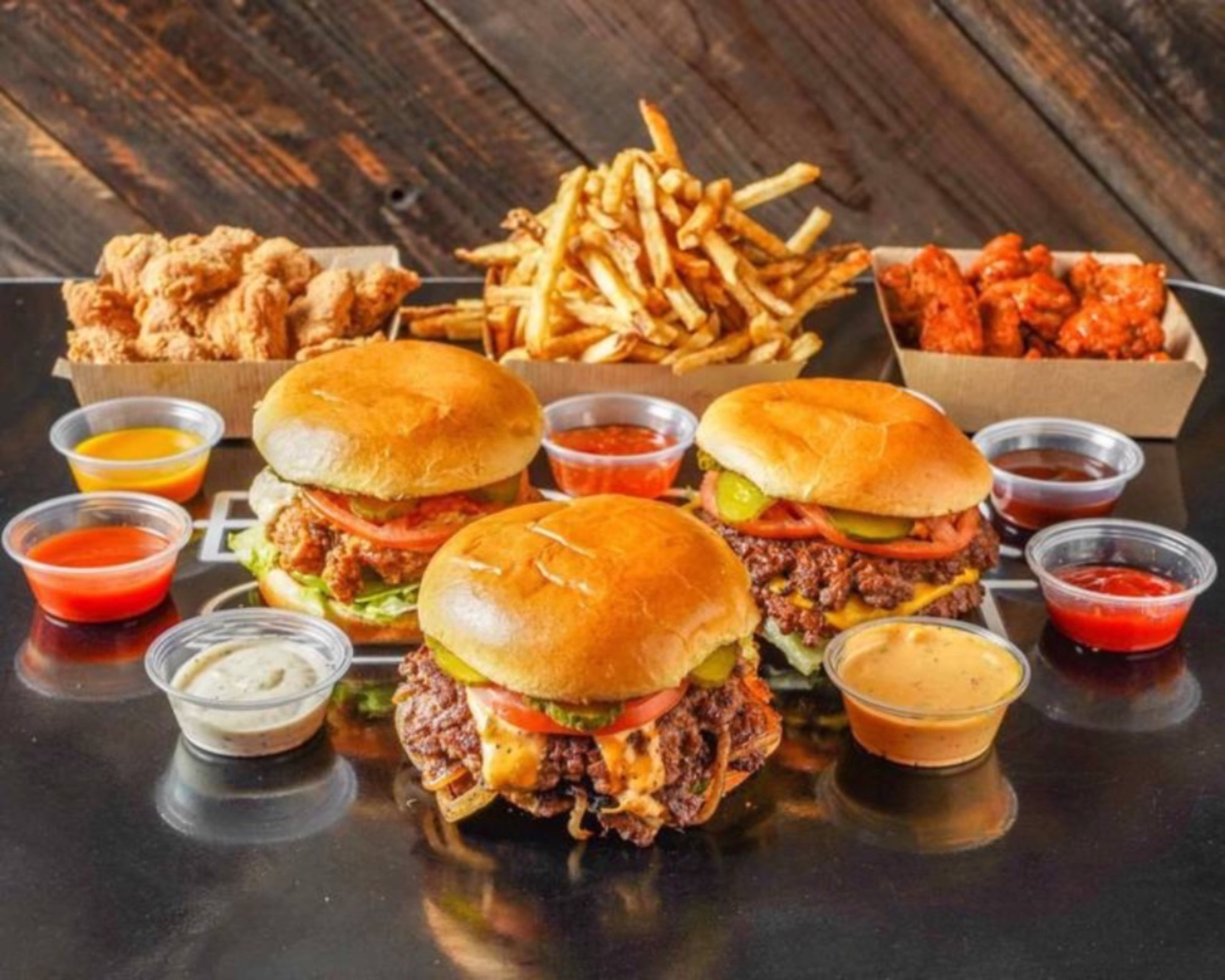 Juicy Burger & Wings حلال Smash Burger (Longwood) restaurant photo