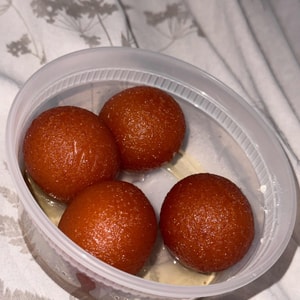 Gulab Jamun (4 Pieces)