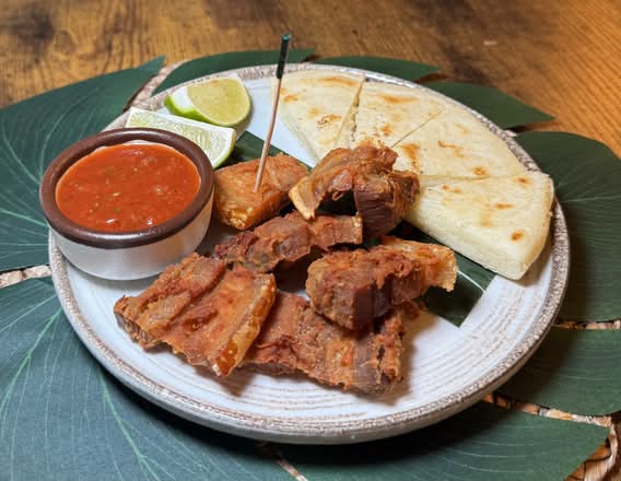 Chicharrón Con Arepa