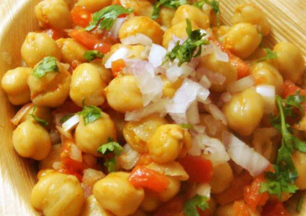 Chana Chaat (Chick Peas with Sauces)