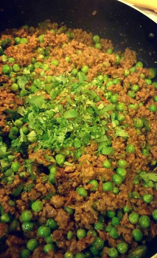 Grounded Chicken with Green Peas (Kema Muter)