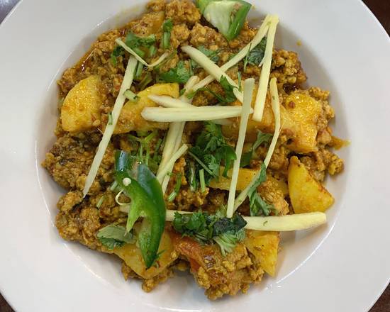 Grounded Chicken With Potato or Green peas